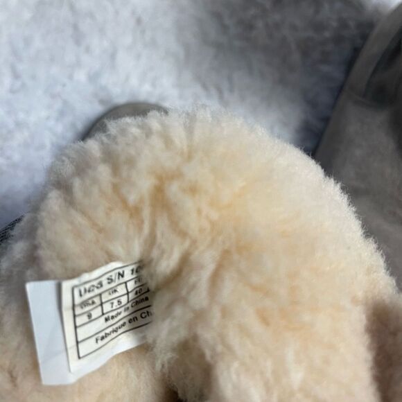 UGG Women's Gray Suede Boots side zipper wool lining SZ9 - Picture 11 of 13